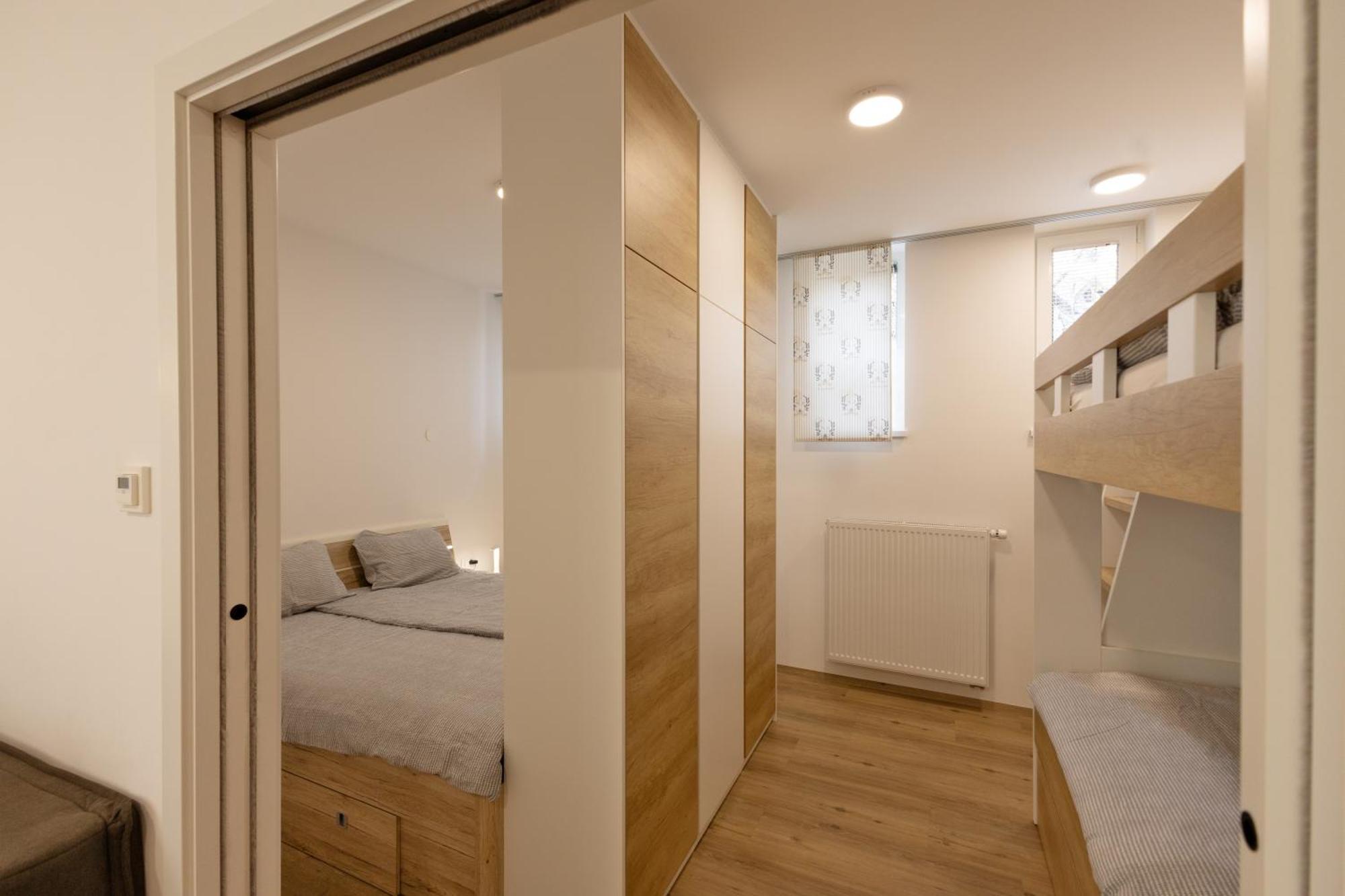 Apartmaji "La Vie Est Belle" ครานสกา โกรา ภายนอก รูปภาพ